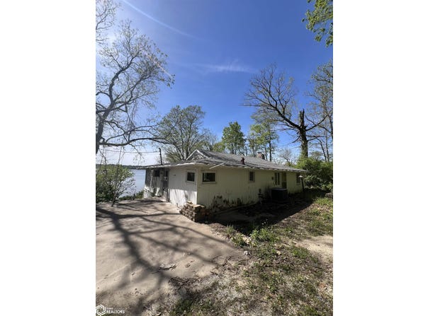 1465 N State Hwy 96, Hamilton, IL 62341