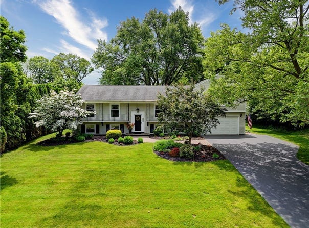 54 Round Trail Drive, Pittsford, NY 14534