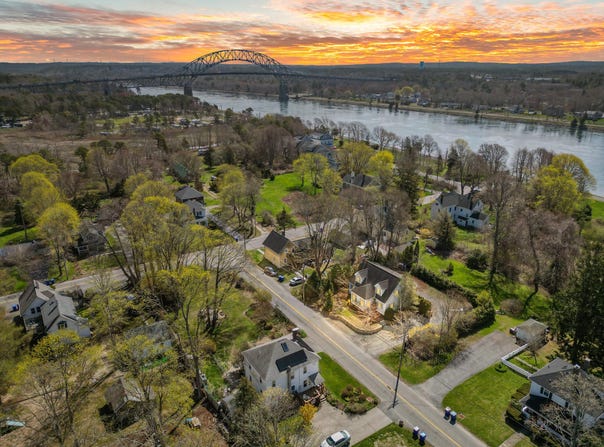 32 Everett Road, Buzzards Bay, MA 02532