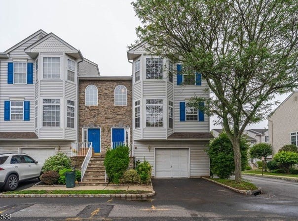 1727 Essex St, Rahway City, NJ 07065-5061