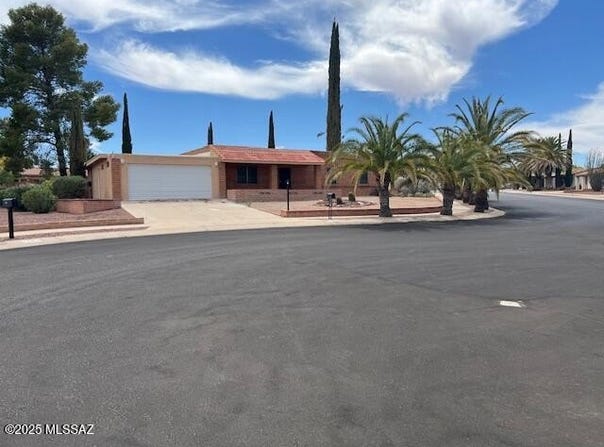 132 E La Espina, Green Valley, AZ 85614