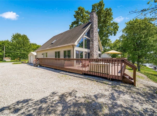 1452 Lake Vue Drive, Roaming Shores, OH 44085