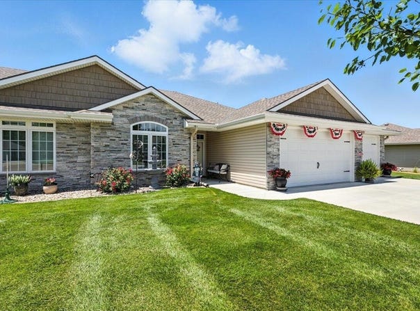 5264 CARRIAGE Road, COUNCIL BLUFFS, IA 51501