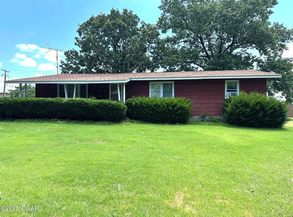 1238 E Crest Drive, Houston, MO 65483