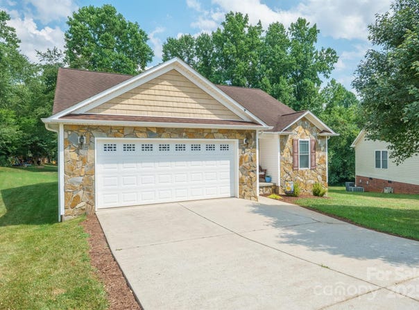 1566 Mayfair Drive, Conover, NC 28613