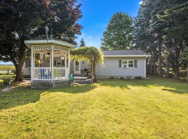 10892 E MURRAY COURT, SUTTONS BAY, MI 49682