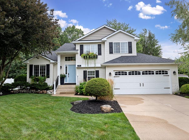 1069 Woodspointe Drive SW, Byron Center, MI 49315