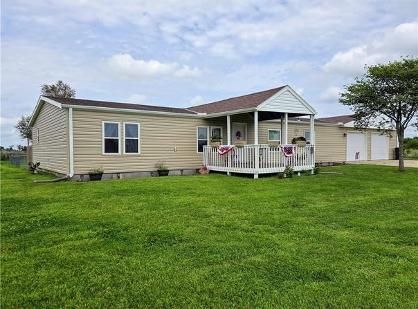 1049 SE 475 RD Road, Knob Noster, MO 65336