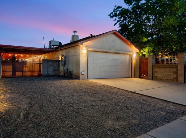 9616 Eucariz Avenue SW, Albuquerque, NM 87121