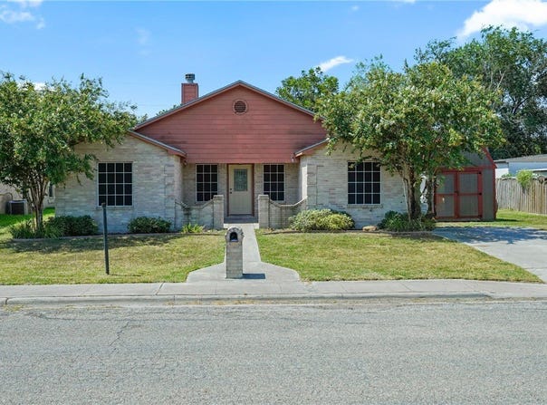 1205 Wyoming Street, Alice, TX 78332