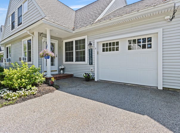 6 Carriage Way, Saco, ME 04072