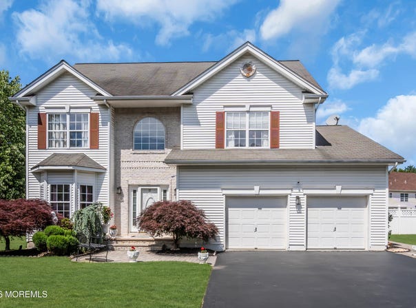 10 Beacon Place, Old Bridge, NJ 08857
