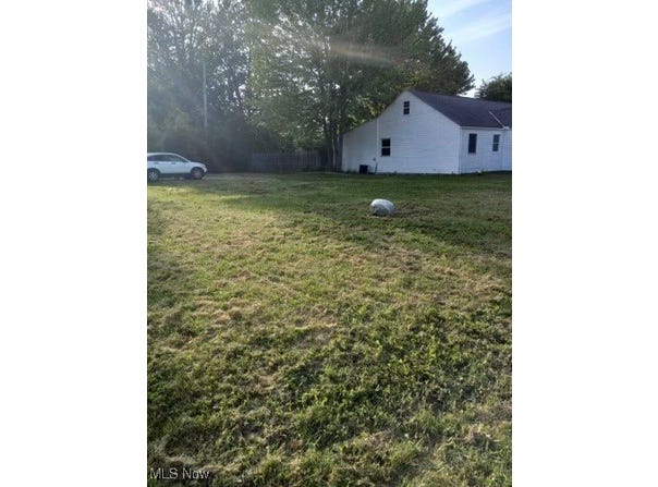 786 Oliver Street, Sheffield Lake, OH 44054