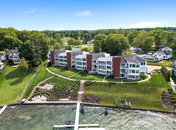 10660 N Southshore Drive, Syracuse, IN 46567