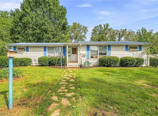 277 Devinney Avenue, Louisville, OH 44641