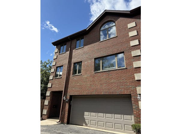 60 S Dee Road, Park Ridge, IL 60068