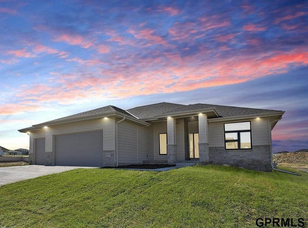 21115 Jessie Avenue, Elkhorn, NE 68022