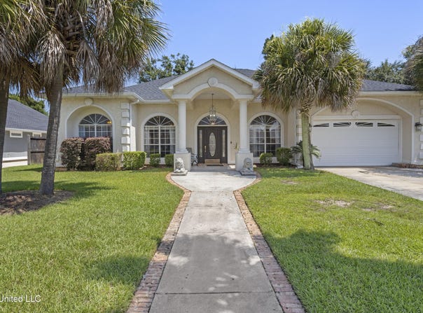 2303 Rue Maison, Biloxi, MS 39532