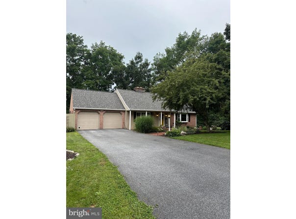 24 BROOKWOOD DRIVE, LITITZ, PA 17543