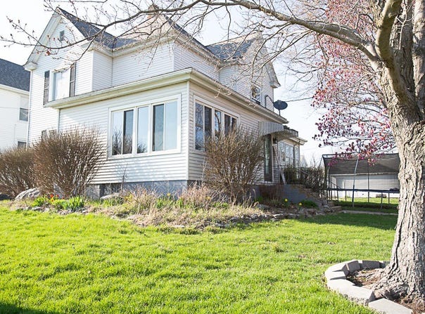393 E Front Street, El Paso, IL 61738
