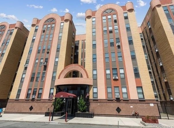 25 W Broadway, Long Beach, NY 11561