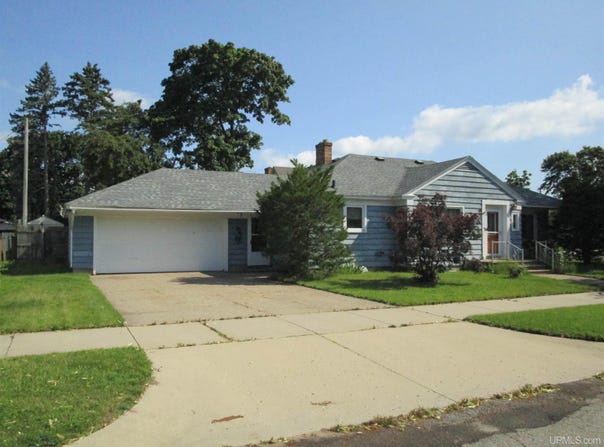 1102 S 10th, Escanaba, MI 49829