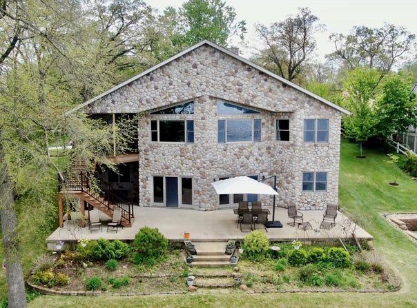 6353 S State Road 10, Knox, IN 46534