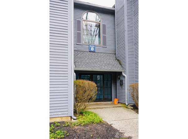 809 Woodhaven Drive, Edison, NJ 08817