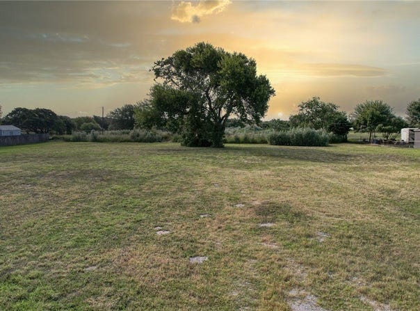 213 Mesquite Cir, Aransas Pass, TX 78336