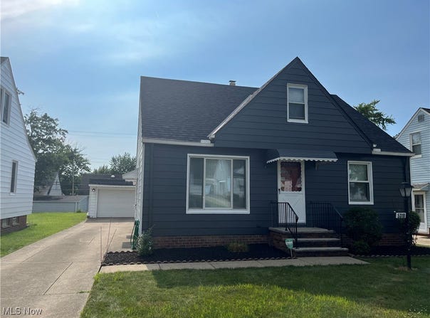5318 Elmwood Avenue, Maple Heights, OH 44137