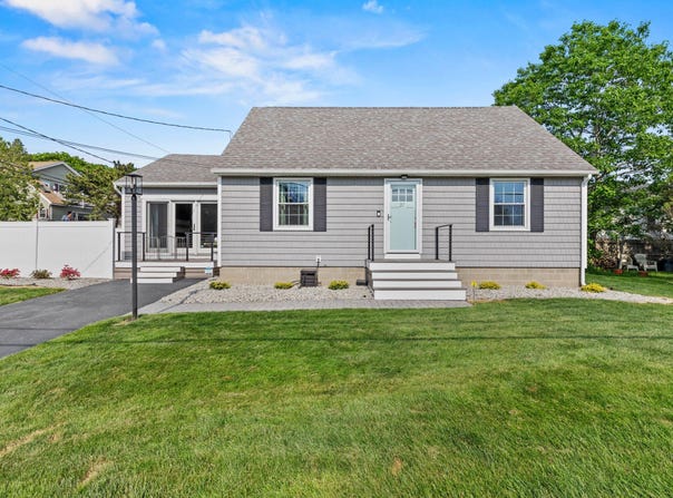 27 Seaside Avenue, Saco, ME 04072