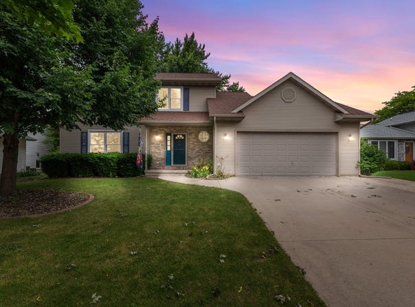 1001 Bluehill Ave, Fond Du Lac, WI 54935