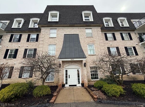 1931 King James unit: 417A, Westlake, OH 44145