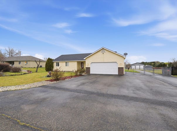 3828 Mountain Meadows Ct, West Richland, WA 99353