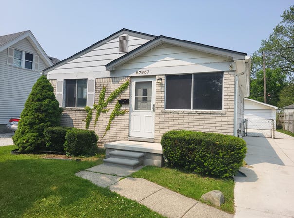 27837 Kaufman Street, Roseville, MI 48066
