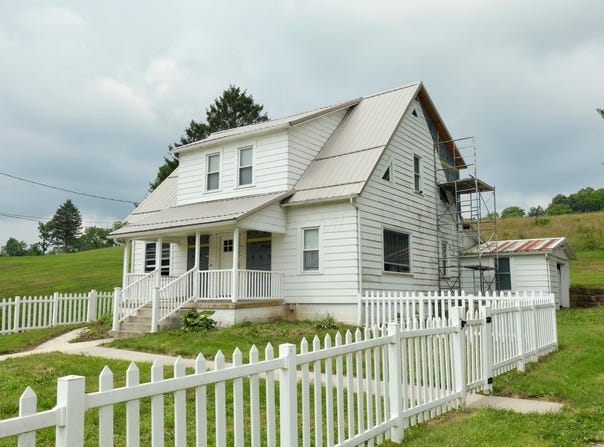 2165 Tent Road NE, Lancaster, OH 43130