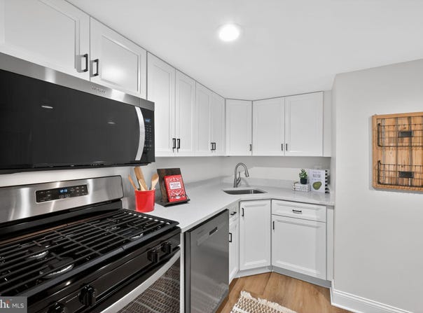 1533 NORTHGATE Square, RESTON, VA 20190