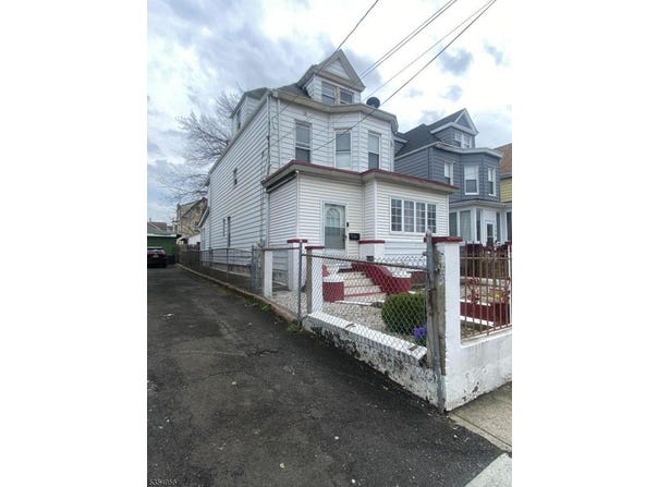 151 Van Buren St, Passaic City, NJ 07055-8432