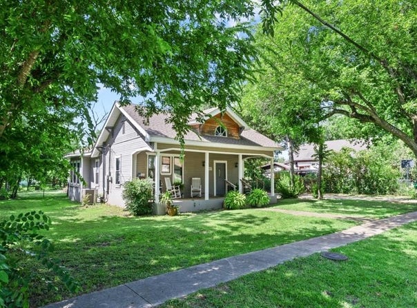 602 E 11th Street, Kemp, TX 75143