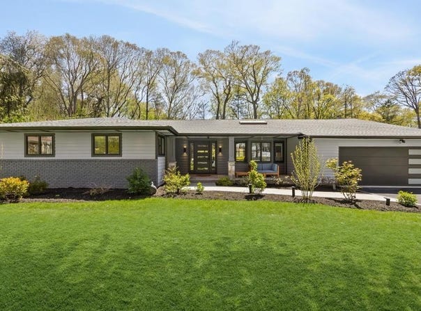 6 Rigger Court, Huntington Station, NY 11746