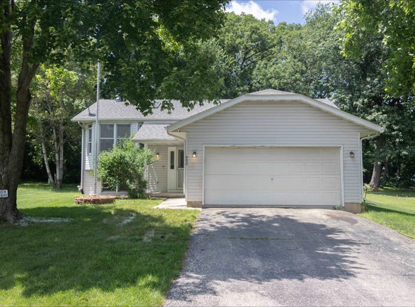 402 STAFFORDSHIRE, POPLAR GROVE, IL 61065
