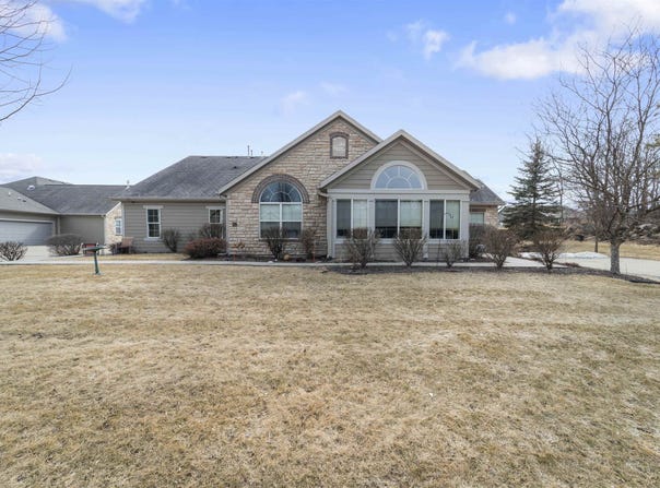 53 Harvest Way, Fitchburg, WI 53711