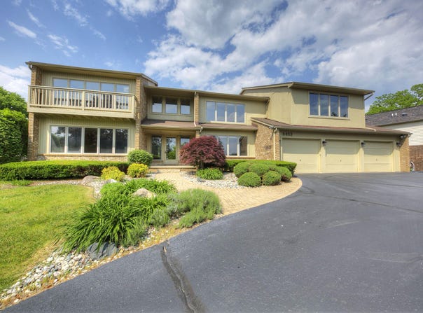 8453 Harbortowne Drive, Clarkston, MI 48348