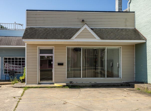 30 E MAIN ST, LURAY, VA 22835