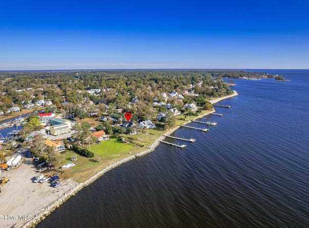400 South Avenue, Oriental, NC 28571