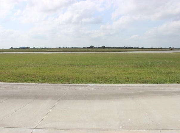 3016 Peninsula Point Dr, Palacios, TX 77465