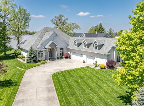 9329 Breezy Way, Belle Center, OH 43310