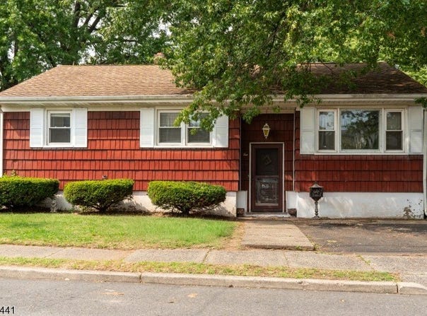 10 Moore Pl, Nutley Twp., NJ 07110-3206