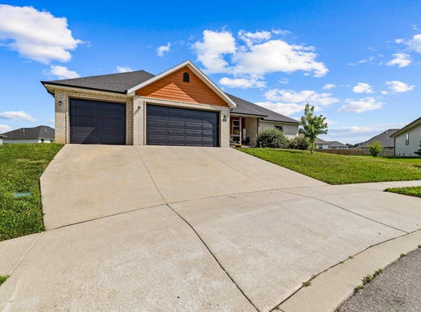 1360 N Rainbow Court Court, Nixa, MO 65714