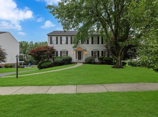 642 Water View Dr, Cranberry Twp, PA 16066